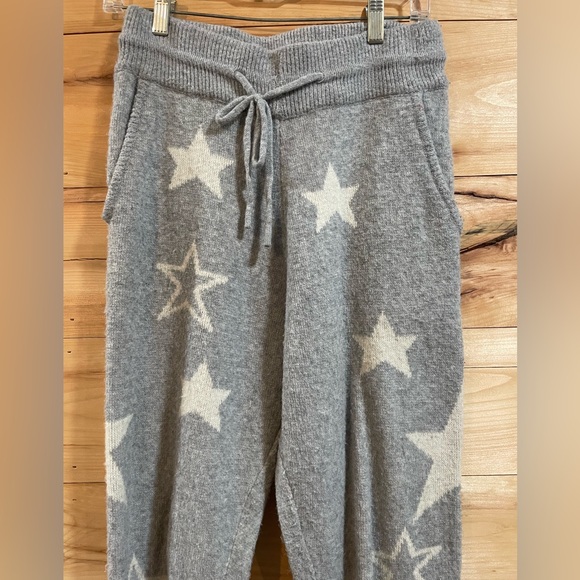 Altar’d State Fuzzy Star Joggers in XS Grey and White - Picture 4 of 6